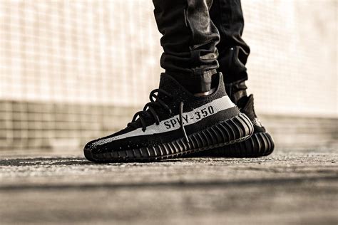 yeezy 350 v2 black white.